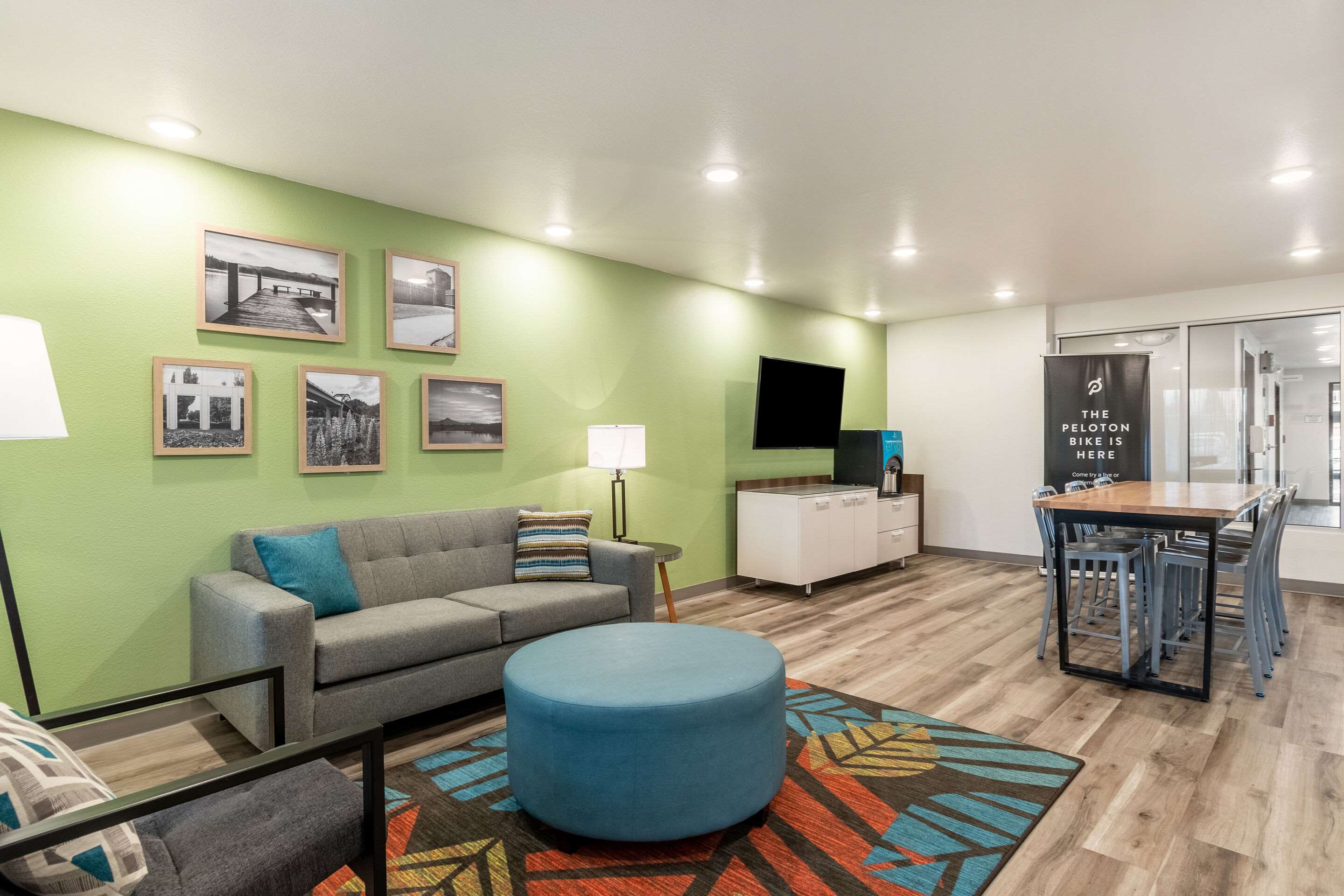 Lobby with sitting area
