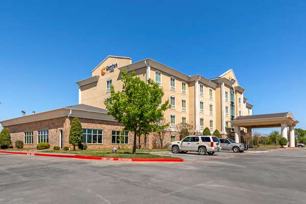 Exterior view - Comfort Inn & Suites Denison