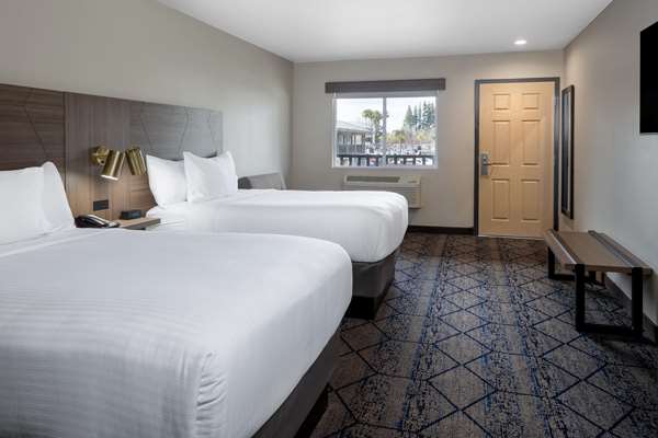 Suite - Ramada Hotel Yosemite Area Modesto