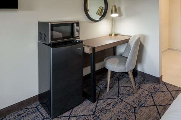 Suite - Ramada Hotel Yosemite Area Modesto