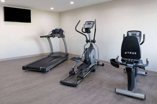 Fitness/ Exercise Room - Ramada Hotel Yosemite Area Modesto