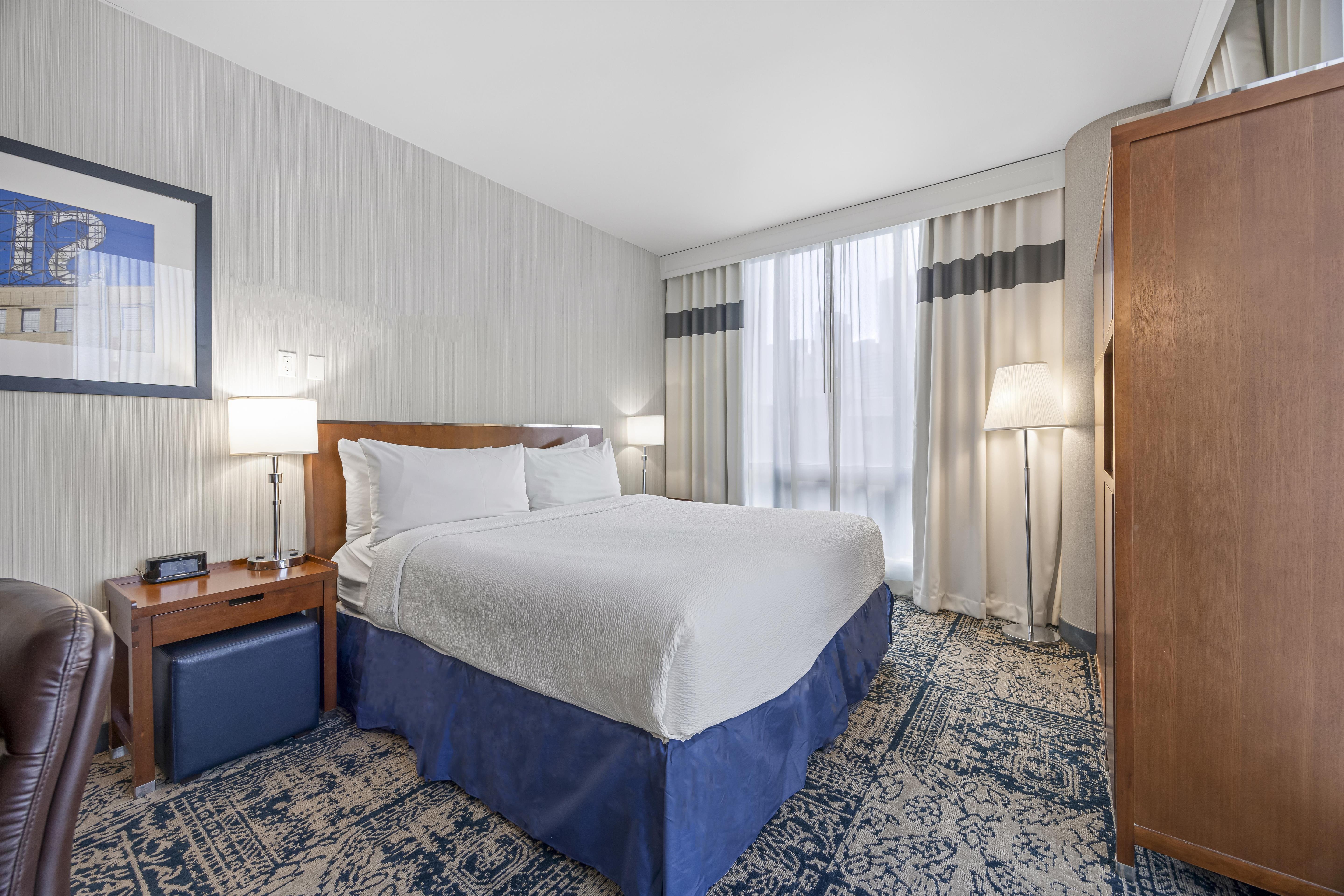 Vista LIC Hotel, BW Premier Collection Room Type - 1 King Bed, Non-Smoking, Corner Room, City View, Work Desk, Wi-Fi, Coffee And Tea Maker Vista LIC Hotel, BW Premier Collection Room Type - 1 King Bed, Non-Smoking, Corner Room, City View, Work Desk, Wi-Fi, Coffee And Tea Maker
