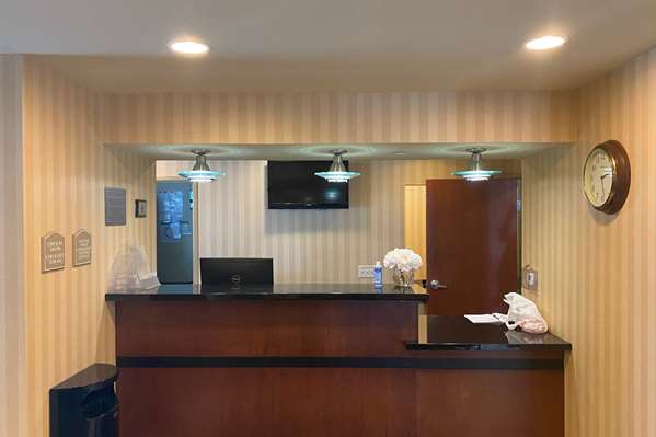  - AmericInn Oshkosh - I-41, Exit 113