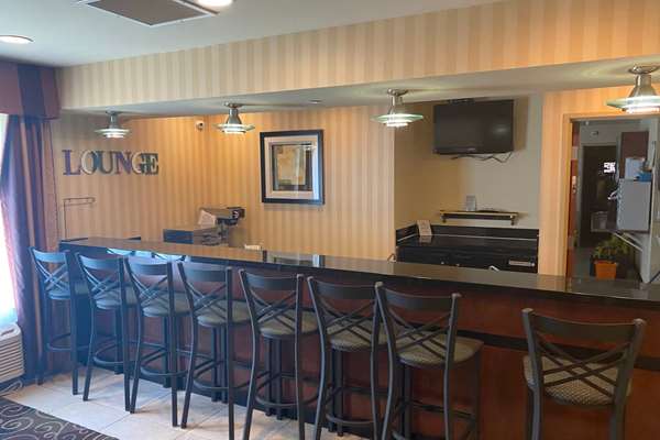 Bar - AmericInn Oshkosh - I-41, Exit 113