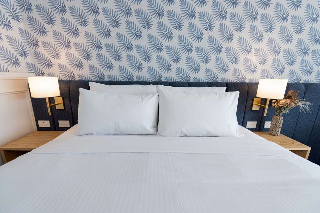 THE BEACHCOMBER HOTEL AND RESORT AN-guestroom-Guest Room,On-Site.jpg