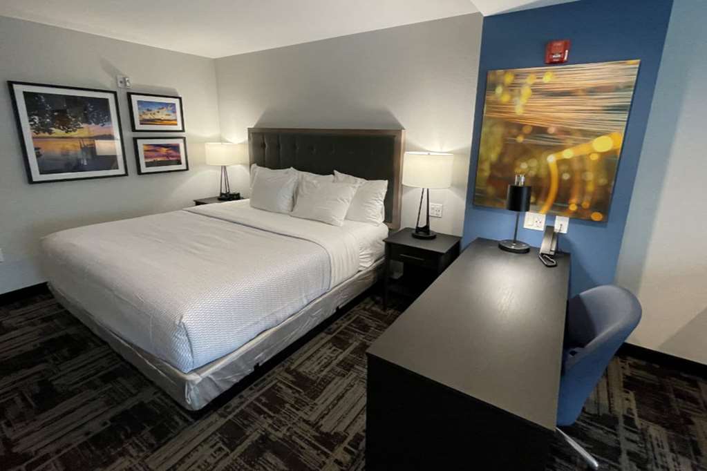 LA QUINTA INN & SUITES BY WYNDHAM S-guestroom-Guest Room,Suite,On-Site.jpg