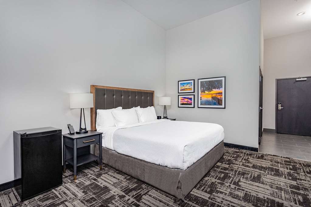 LA QUINTA INN & SUITES BY WYNDHAM S-guestroom-Guest Room,On-Site.jpg