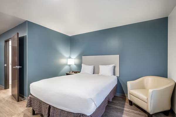  - WoodSpring Suites North Gurnee - I-94, Exit 8