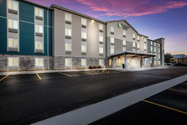 Exterior view - WoodSpring Suites North Gurnee - I-94, Exit 8