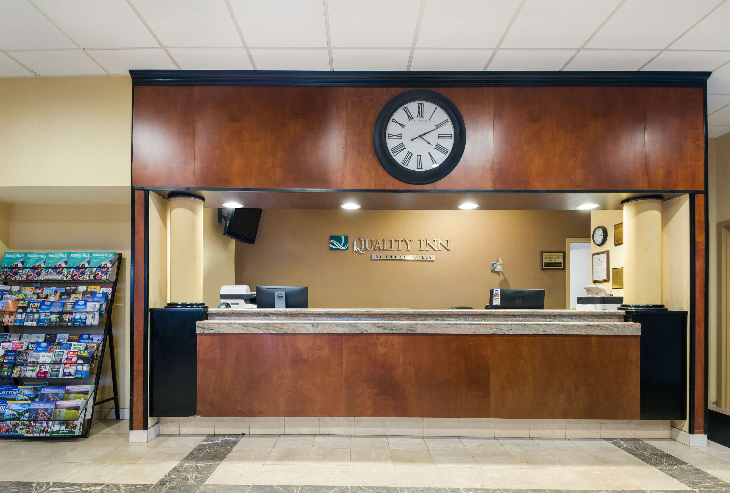 Front desk | Suburban Studios Buffalo Airport