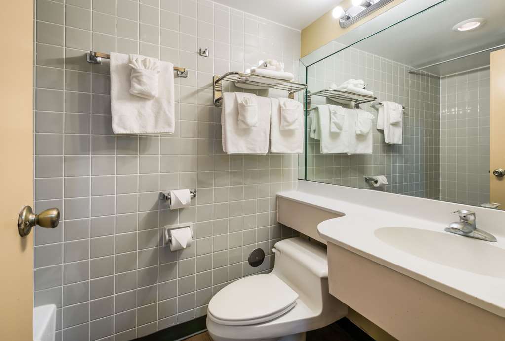 SUBURBAN STUDIOS BUFFALO AIRPORT-guestroom-Guest Room,Bathroom,On-Site.jpg