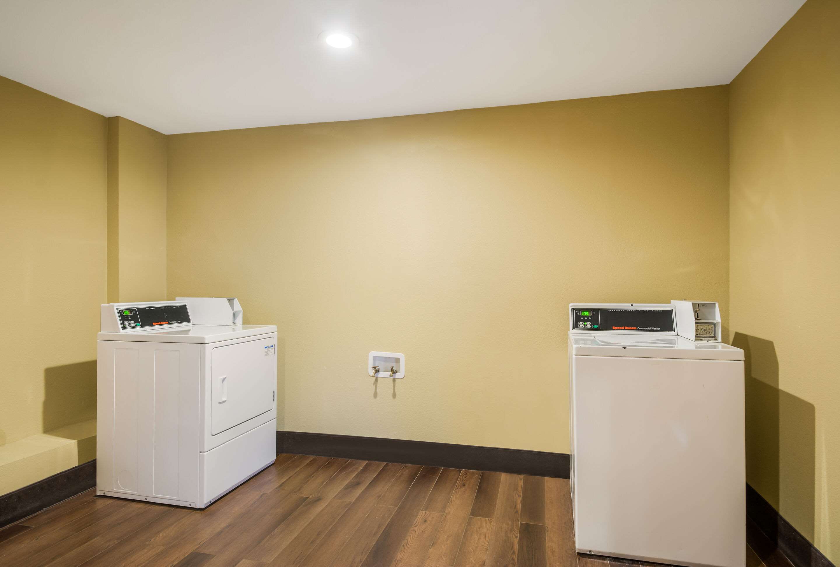 Guest laundry facilities | Suburban Studios Buffalo Airport