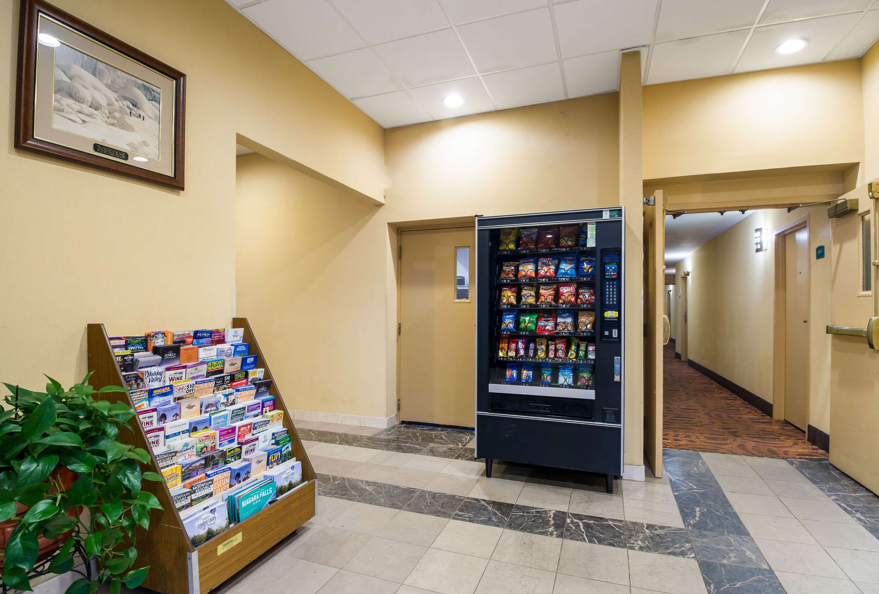Hotel vending area | Suburban Studios Buffalo Airport