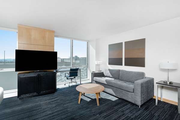  - hotelVetro Downtown Iowa City