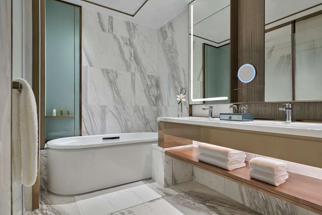 Hilton Changsha Riverside Room Type - KING DELUXE SUITE RIVER VW