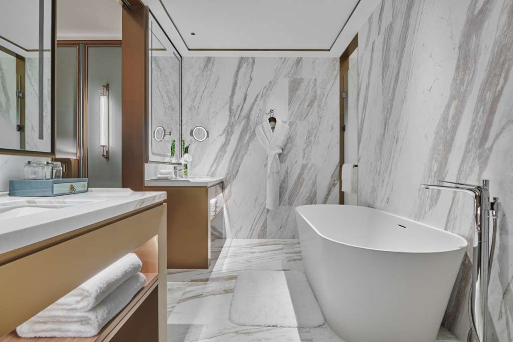 Hilton Changsha Riverside Room Type - KING PREMIER SUITE