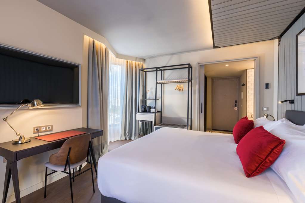 Canopy by Hilton Madrid Castellana Room Type - KING PREMIUM CORNER ROOM