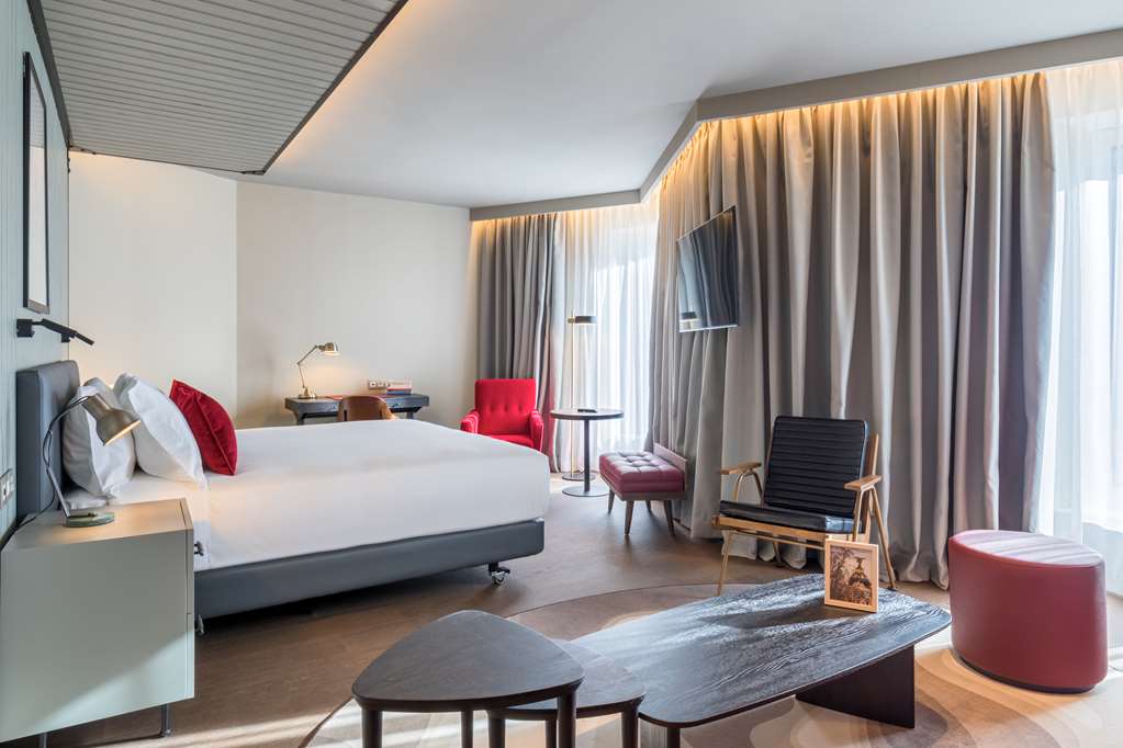 Canopy by Hilton Madrid Castellana Room Type - KING PREMIUM JUNIOR SUITE