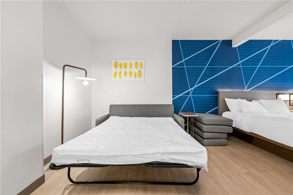 COMFORT INN AND SUITES RIVER CITY D-guestroom-Guest Room,On-Site.jpg