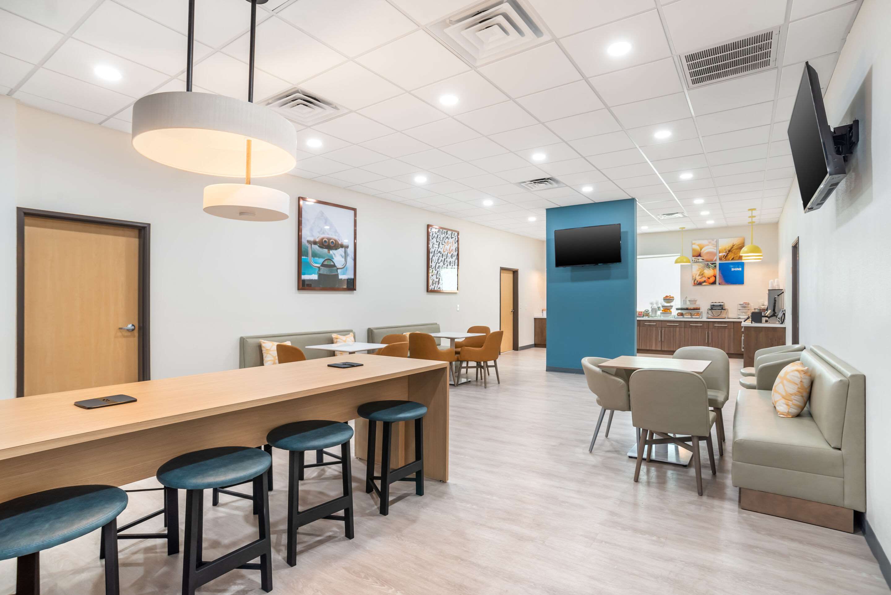 Breakfast area | Comfort Inn Miramar Beach - Destin