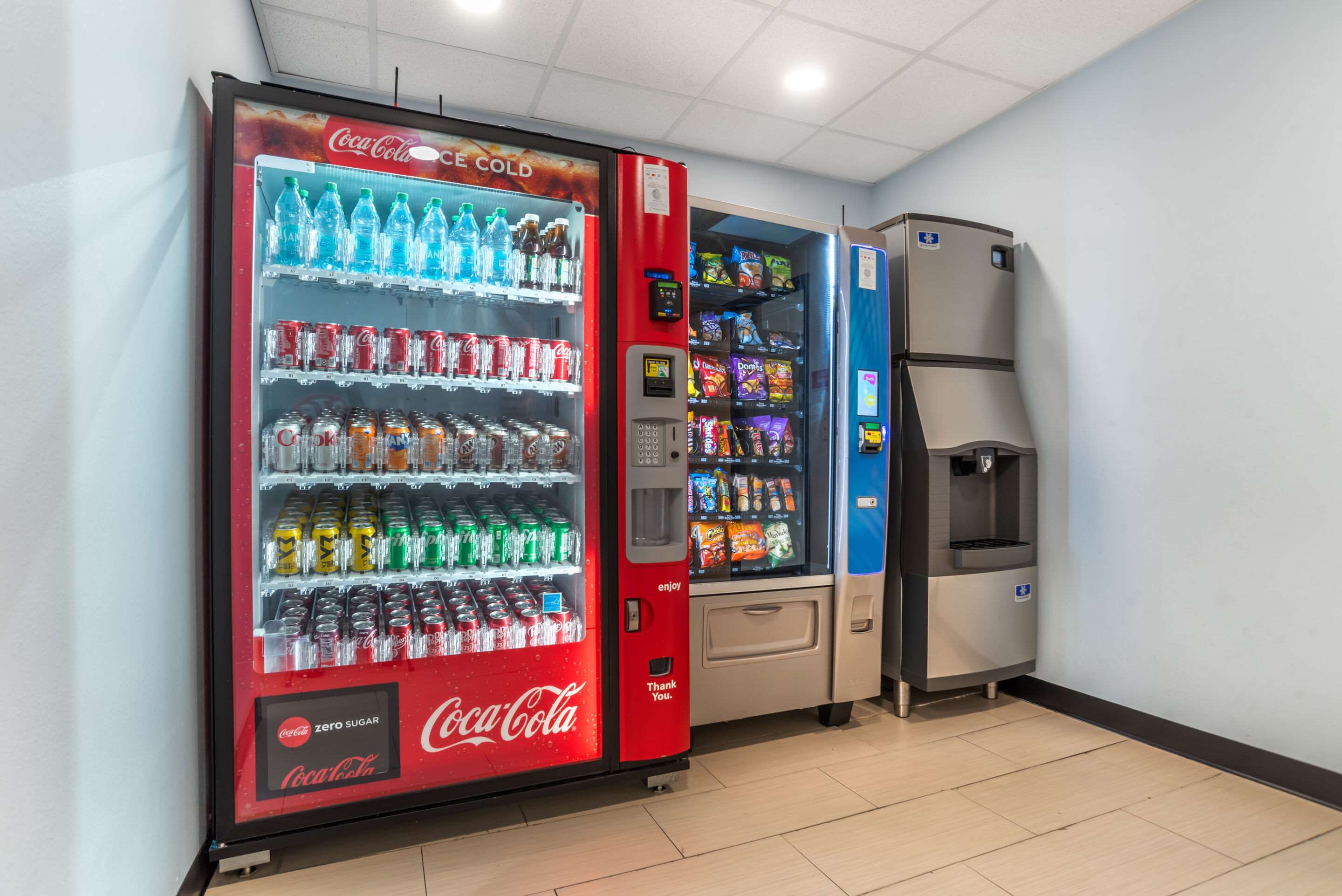 Hotel vending area | Comfort Inn Miramar Beach - Destin