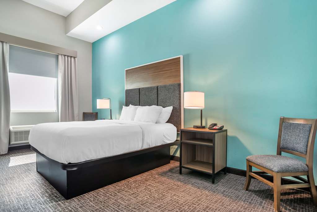 COMFORT INN MIRAMAR BEACH-DESTIN-guestroom-Guest Room,On-Site.jpg