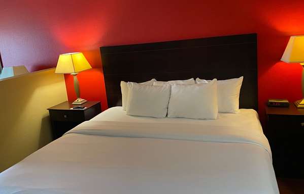  - Comfort Inn & Suites Morton - I-74, Exit 102