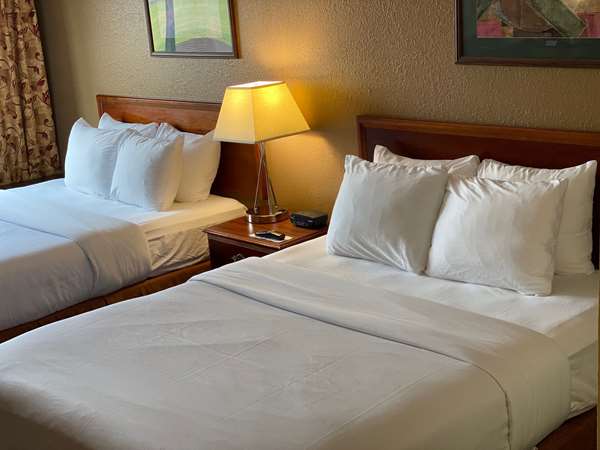  - Comfort Inn & Suites Morton - I-74, Exit 102
