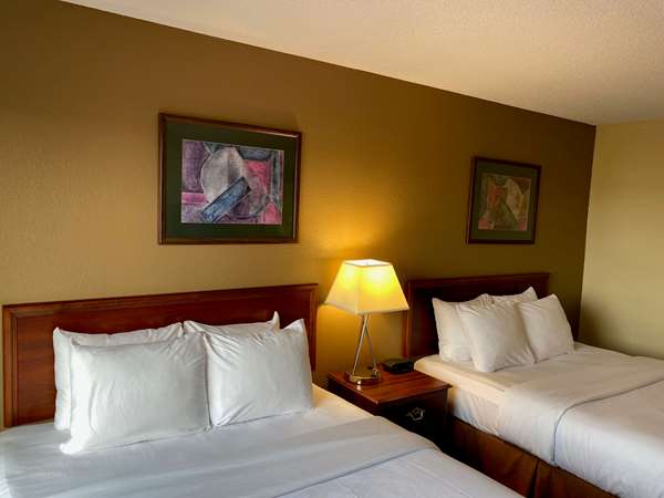  - Comfort Inn & Suites Morton - I-74, Exit 102