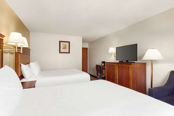  - Baymont Inn & Suites Hutchinson