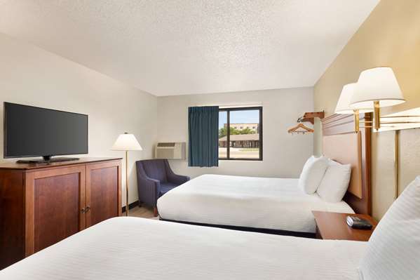  - Baymont Inn & Suites Hutchinson