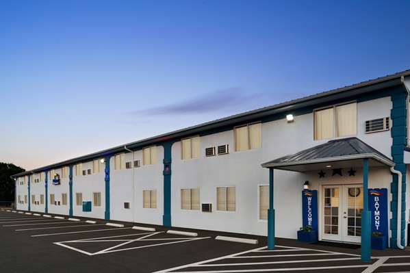 Exterior view - Baymont Inn & Suites Hutchinson