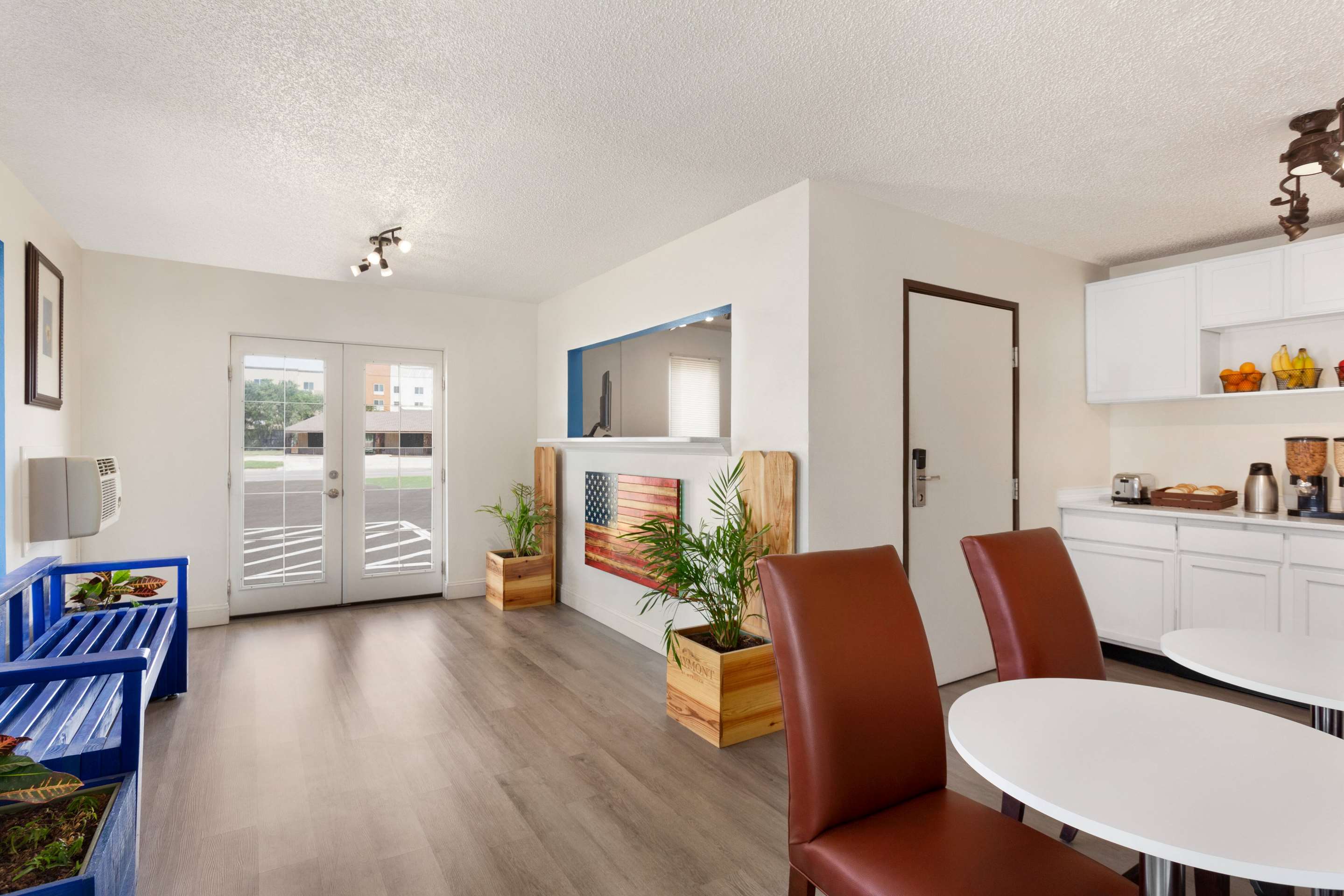 Reception | Baymont by Wyndham Hutchinson