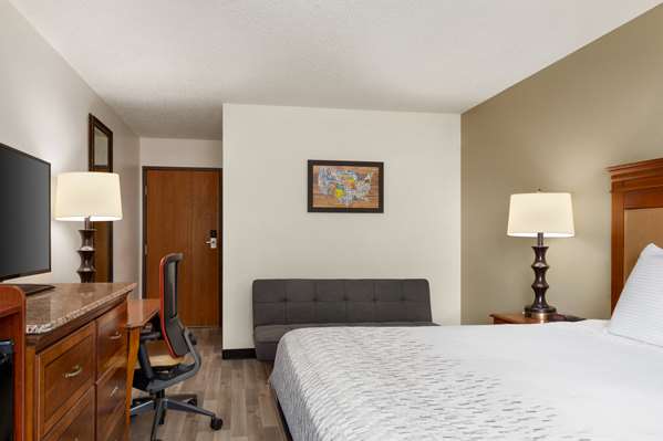 Suite - Baymont Inn & Suites Hutchinson