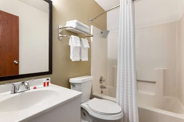  - Baymont Inn & Suites Hutchinson