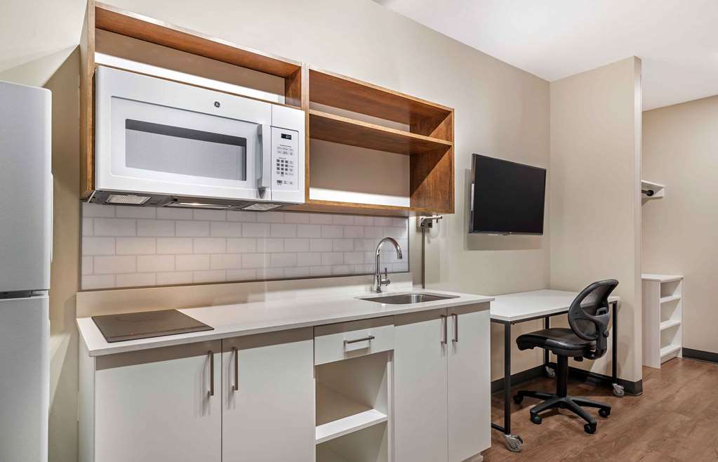 EXTENDED STAY AMERICA PREM STE-guestroom-Guest Room,Kitchen/Kitchenette,On-Site.jpg