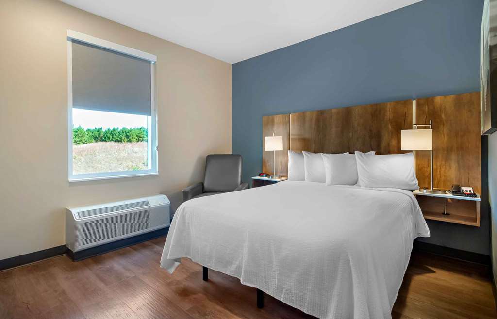 EXTENDED STAY AMERICA PREM STE-guestroom-Guest Room,On-Site.jpg