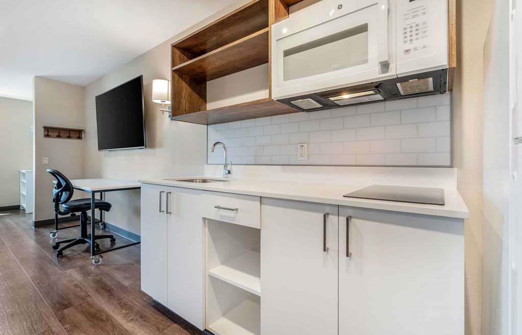 EXTENDED STAY AMERICA PREM STE-guestroom-Guest Room,Kitchen/Kitchenette,On-Site.jpg