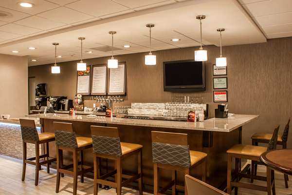 Bar - SureStay Hotel by Best Western Seattle Airport SeaTac