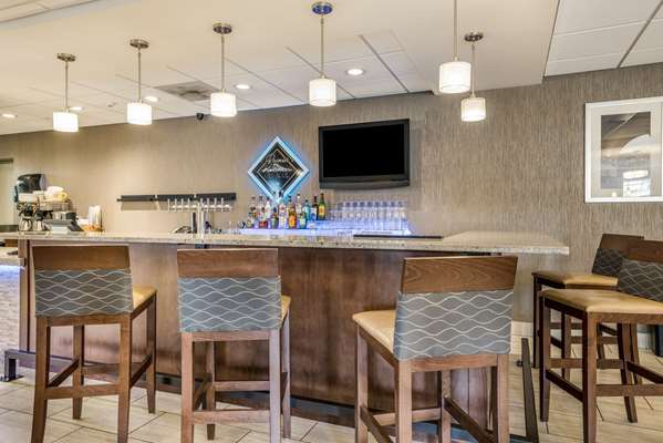 Restaurant - SureStay Hotel by Best Western Seattle Airport SeaTac