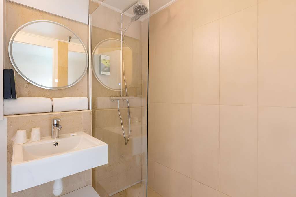 Sure Hotel by Best Western Plaisir-guestroom-Guest Room,Bathroom,On-Site.jpg