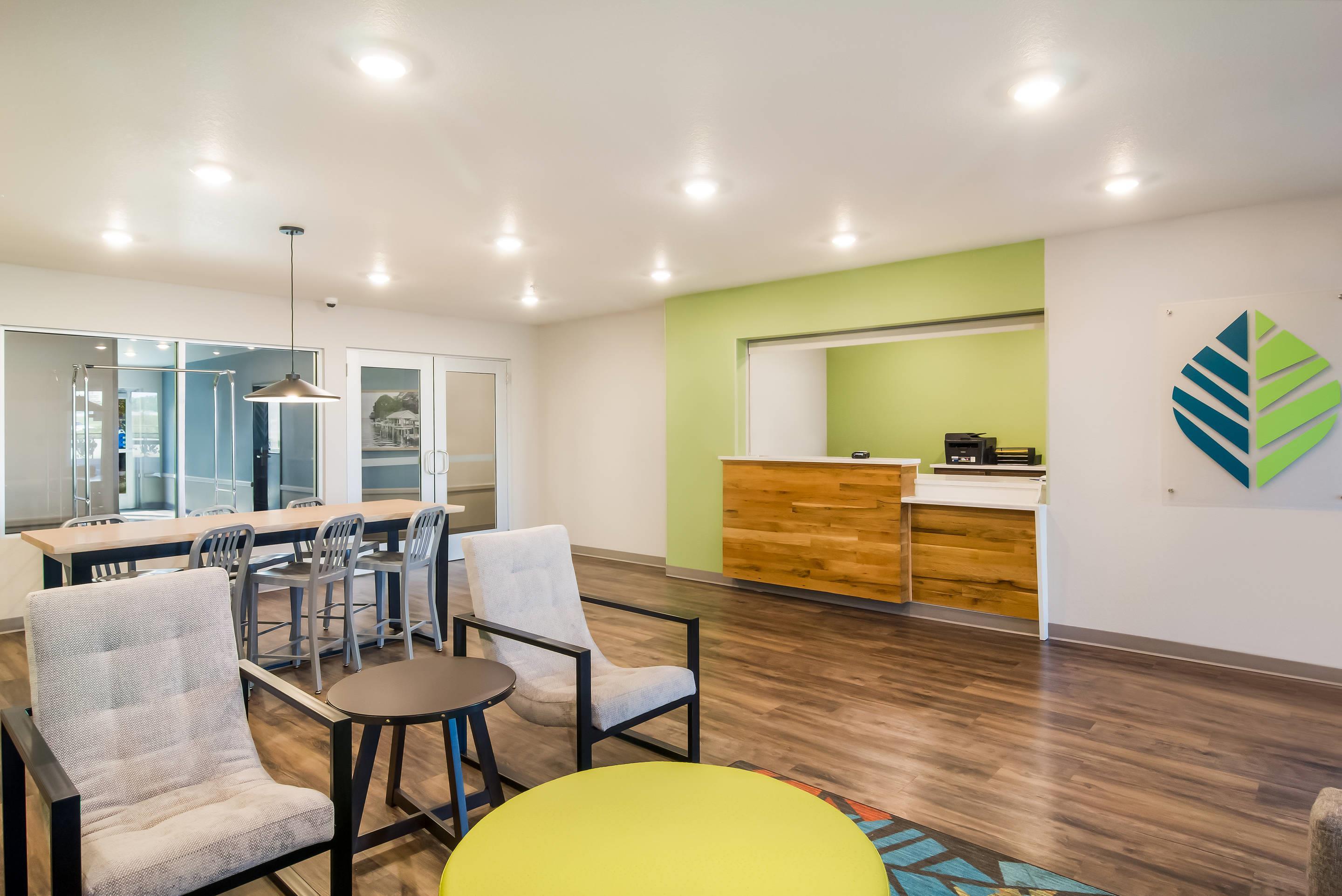 Front desk | WoodSpring Suites Jacksonville - South