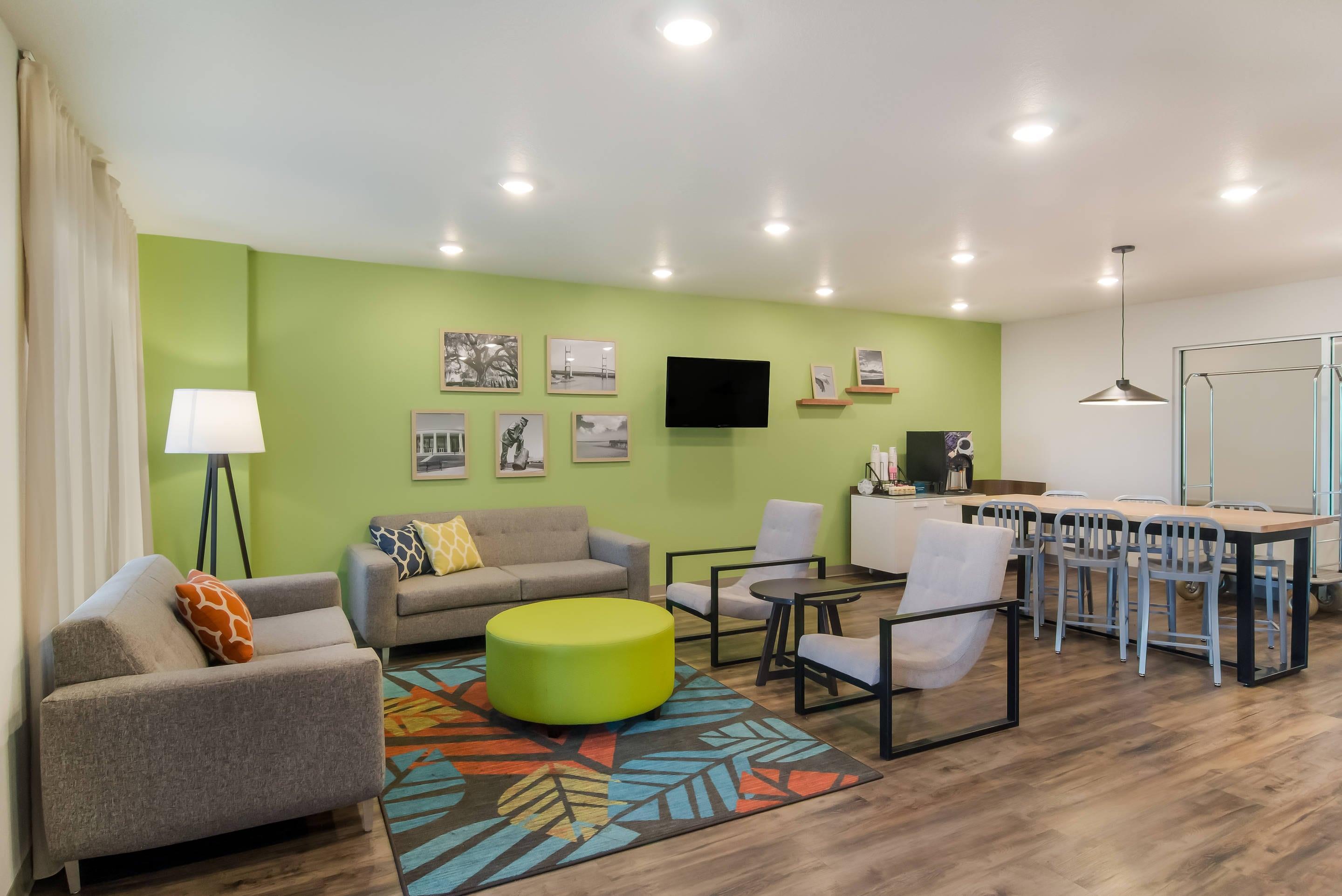 Lobby | WoodSpring Suites Jacksonville - South