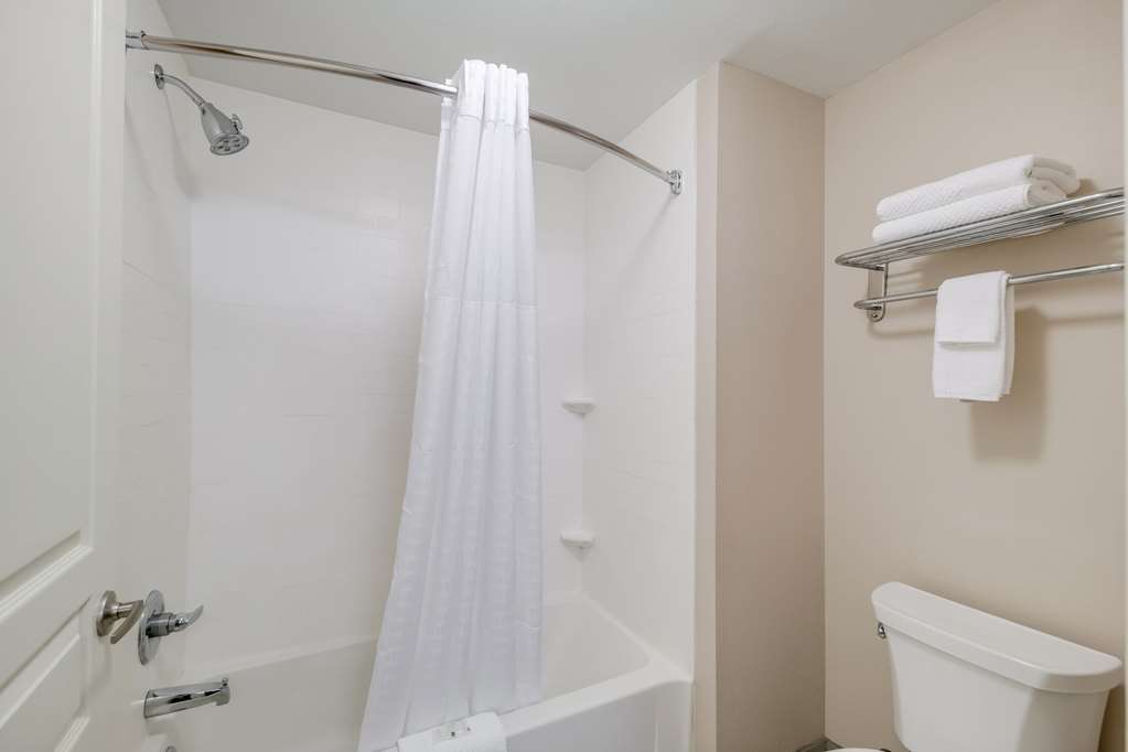 QUALITY INN AND SUITES ARDMORE-guestroom-Guest Room,Bathroom,On-Site.jpg