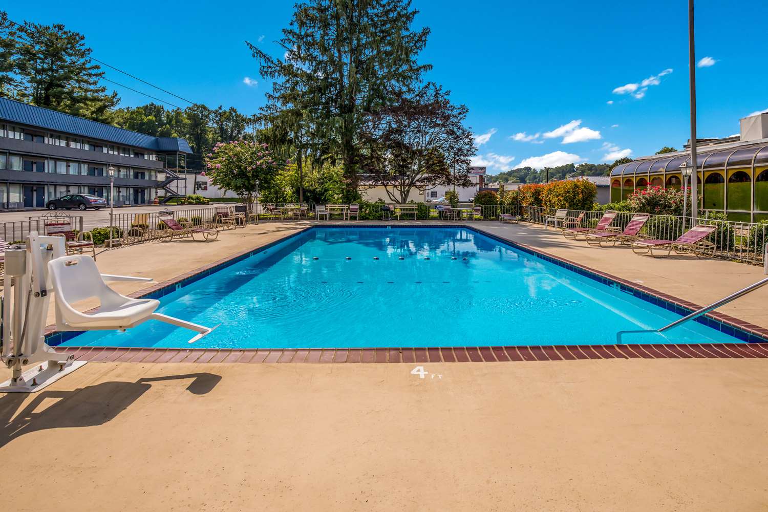 Suburban Studios Middlesboro, KY See Discounts