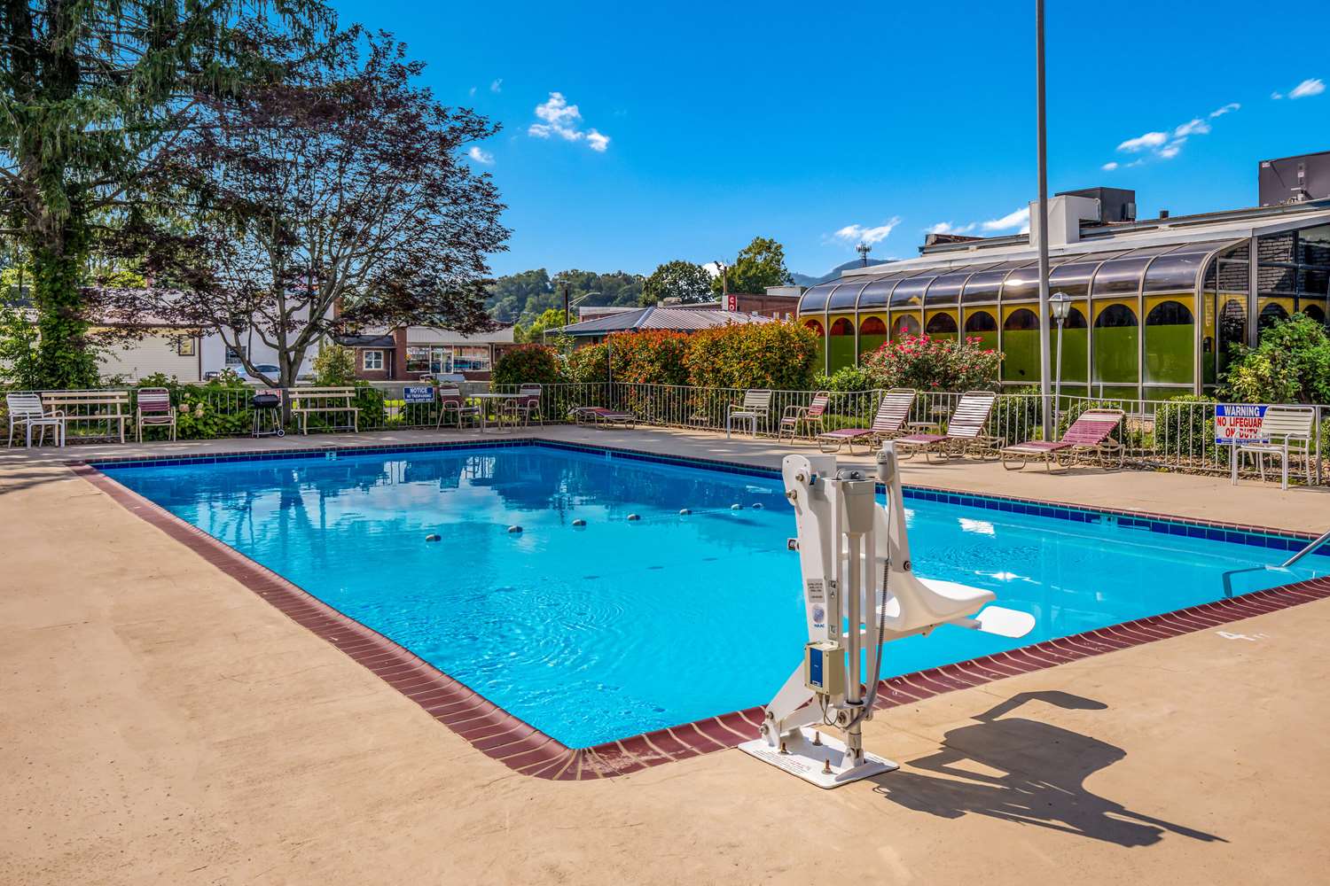 Suburban Studios Middlesboro, KY See Discounts