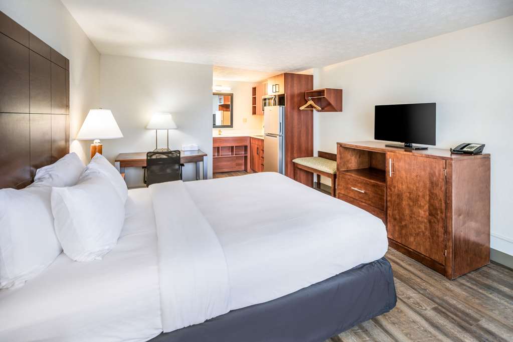 SUBURBAN STUDIOS MIDDLESBORO-guestroom-Guest Room,On-Site.jpg