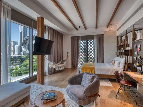 Large Farmstay Suite Museum View