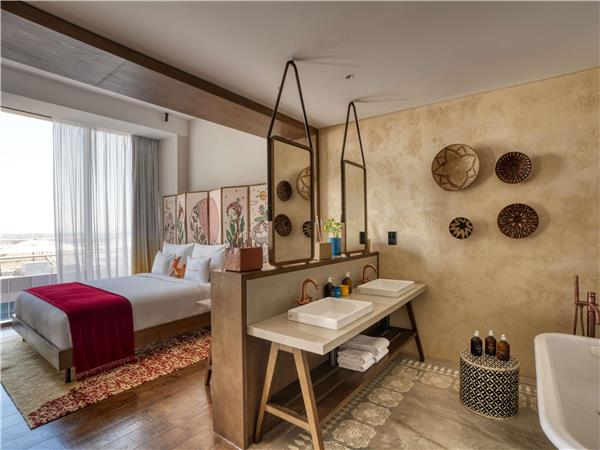 Large Artist Village Suite