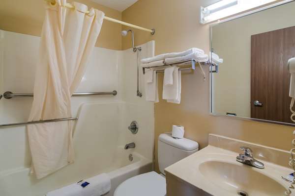  - Americas Best Value Inn Fargo - I-29, Exit 64